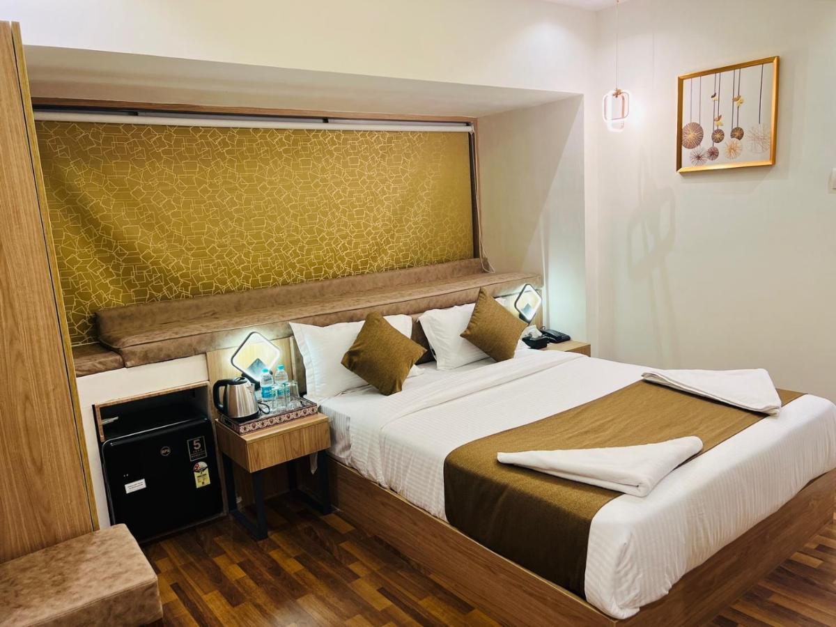 Hotel Larmont Luxury Mumbai Exterior photo