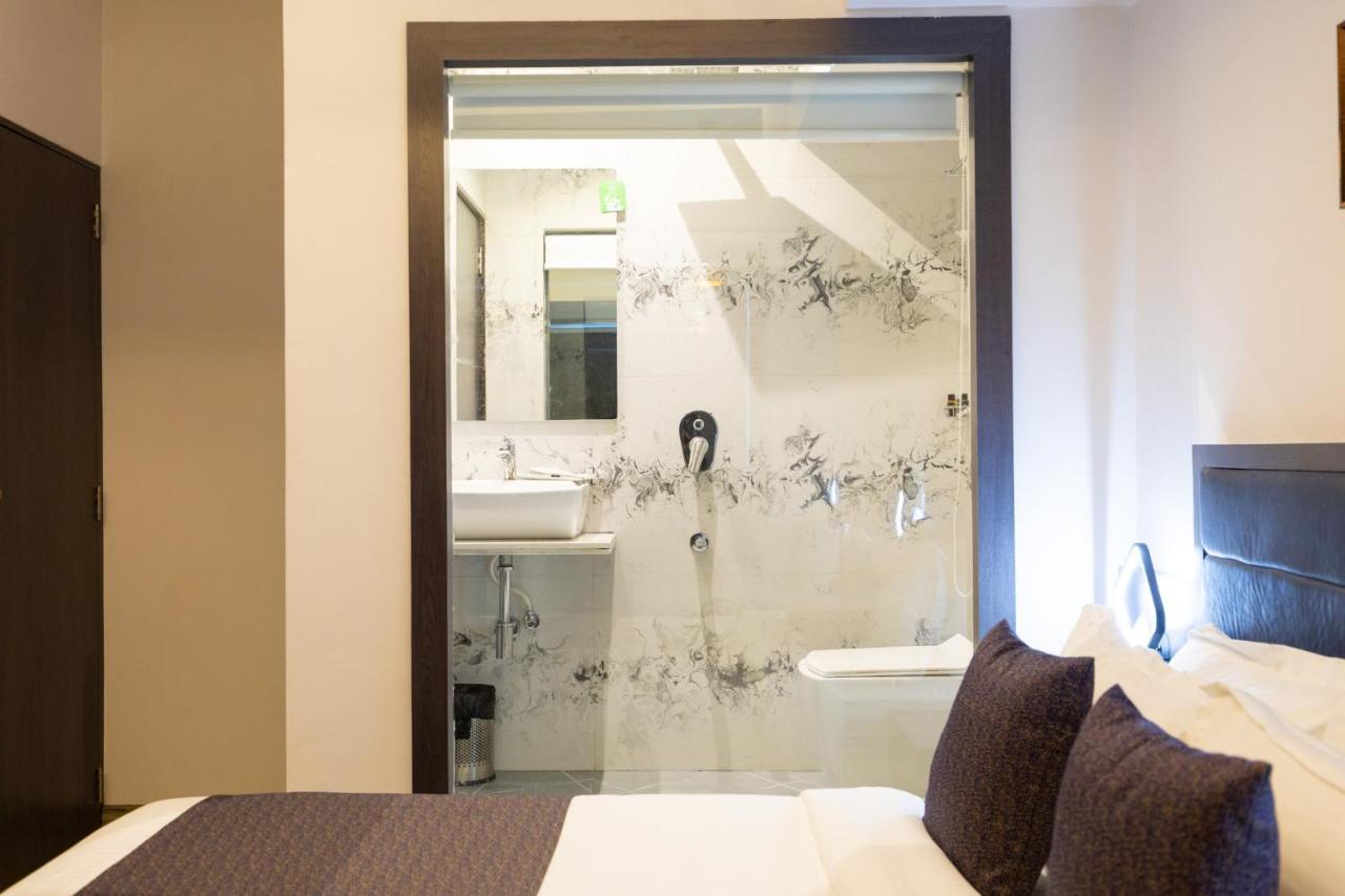 Hotel Larmont Luxury Mumbai Exterior photo