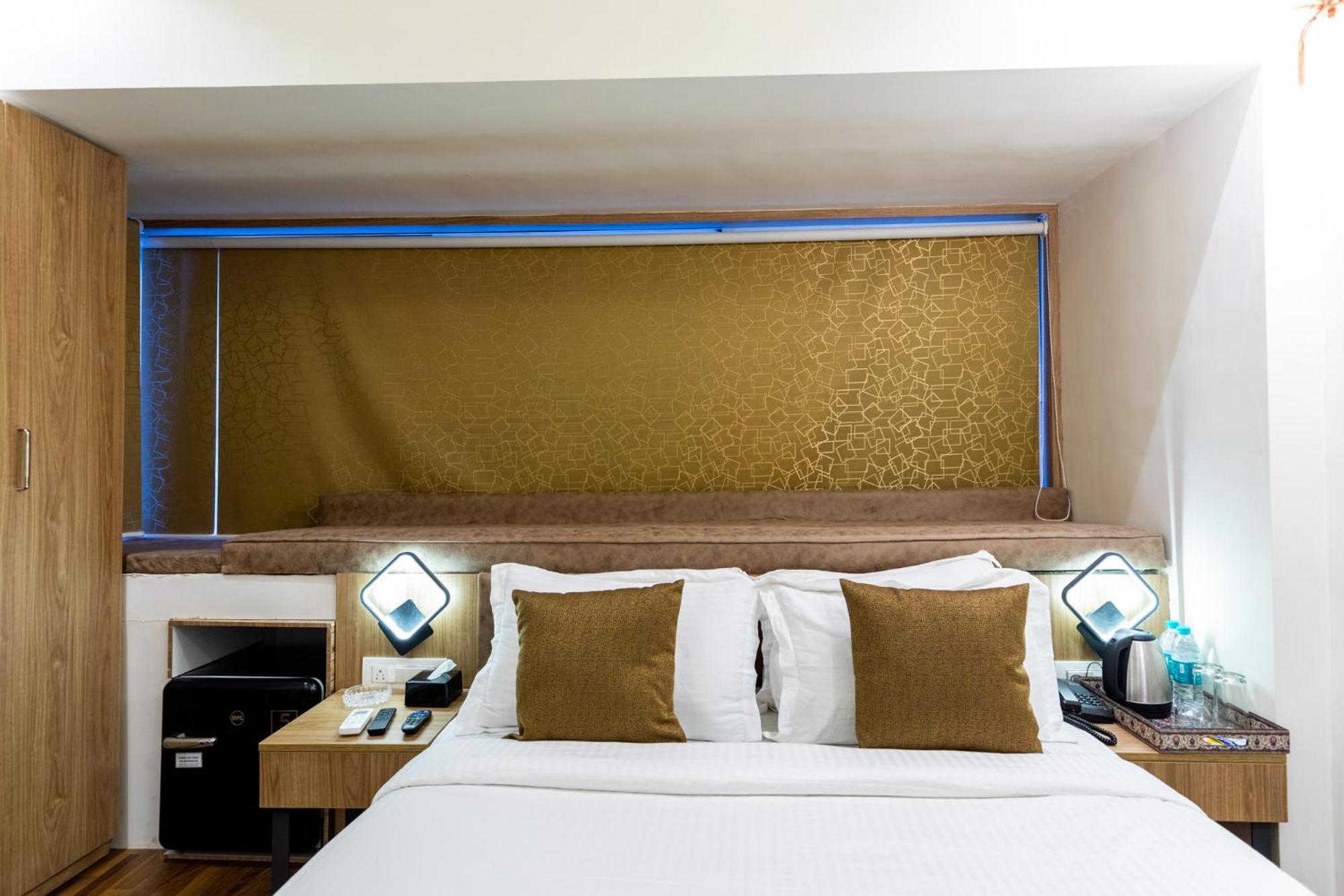 Hotel Larmont Luxury Mumbai Exterior photo