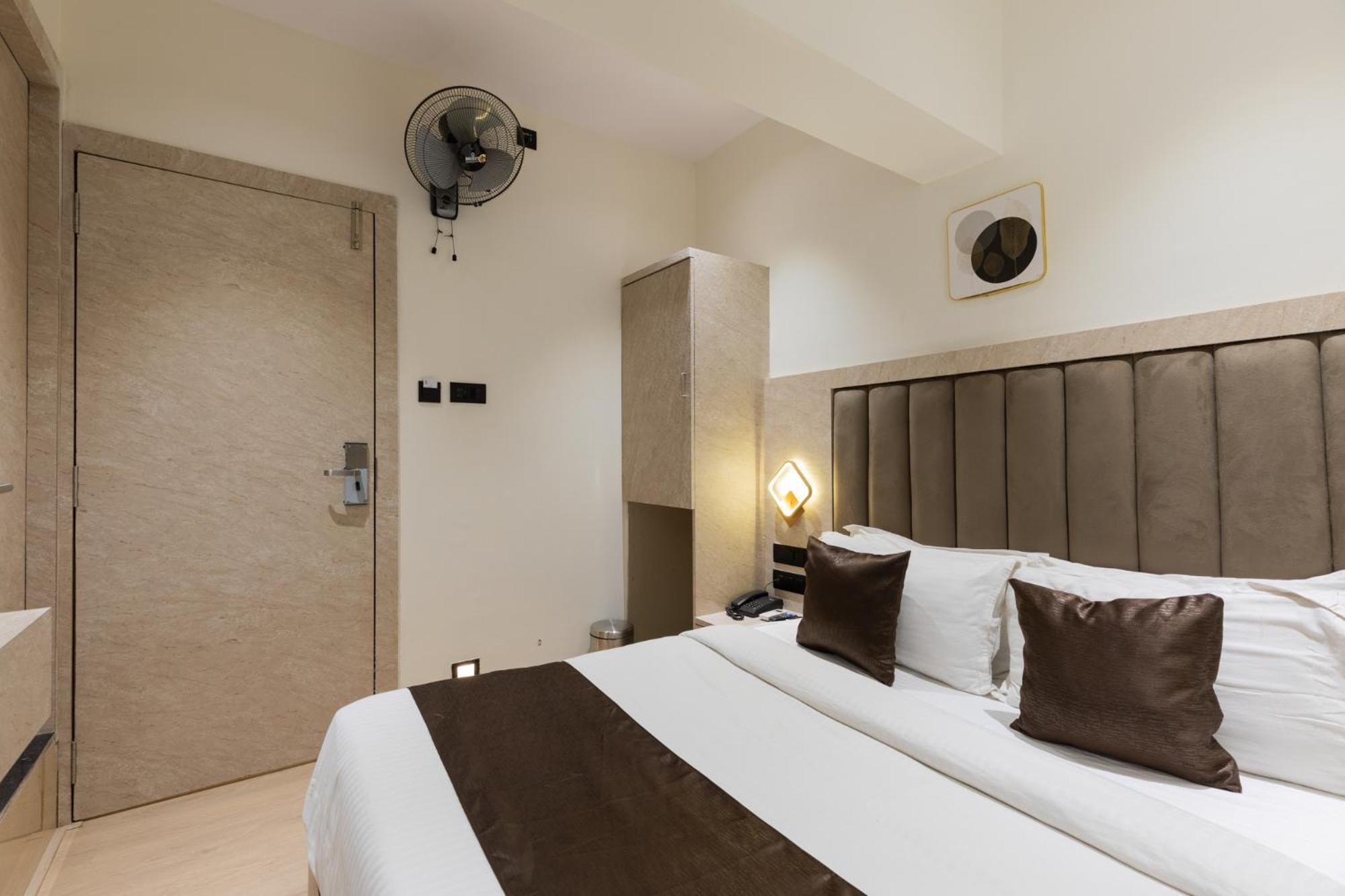 Hotel Larmont Luxury Mumbai Exterior photo