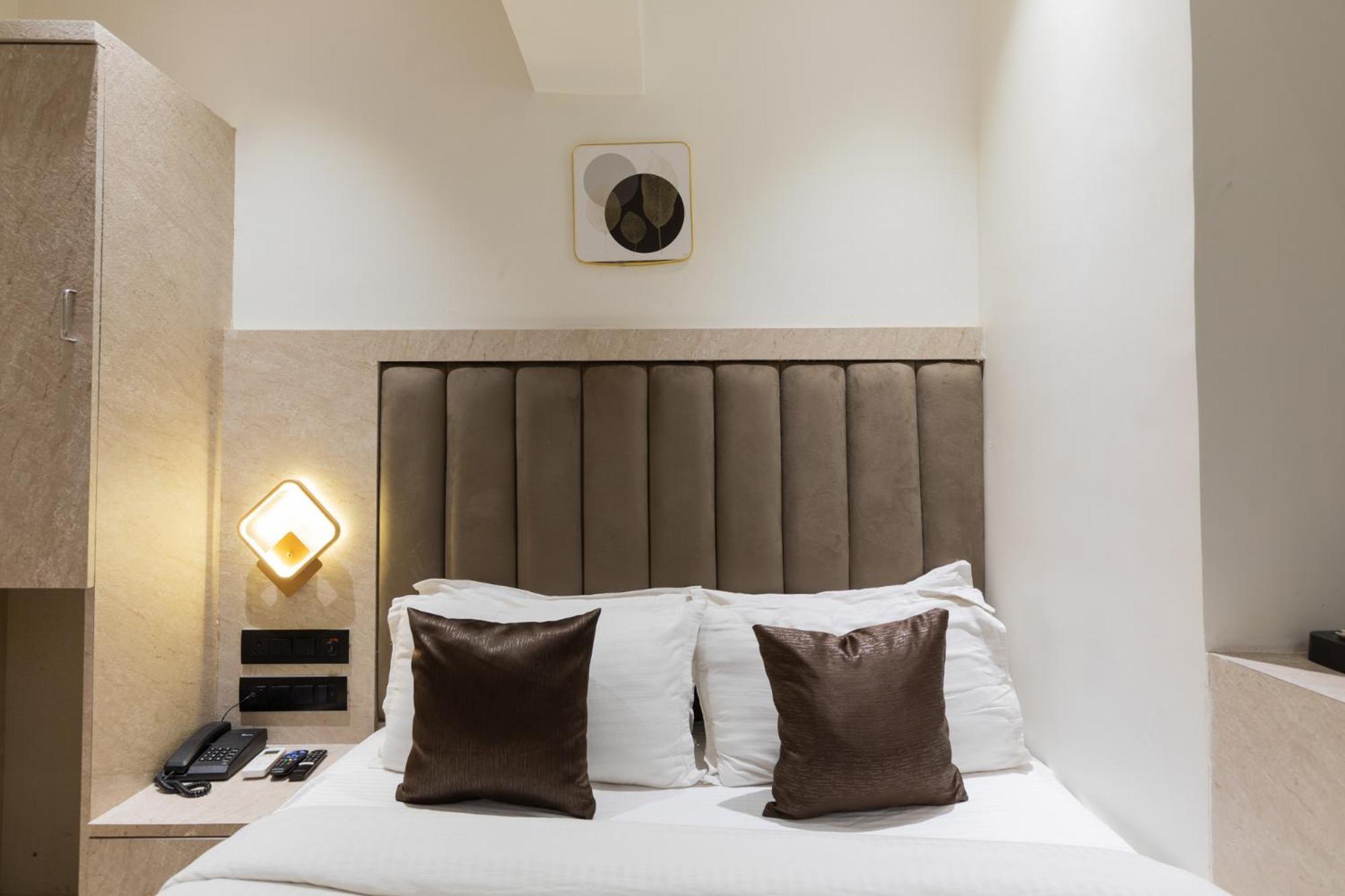 Hotel Larmont Luxury Mumbai Exterior photo