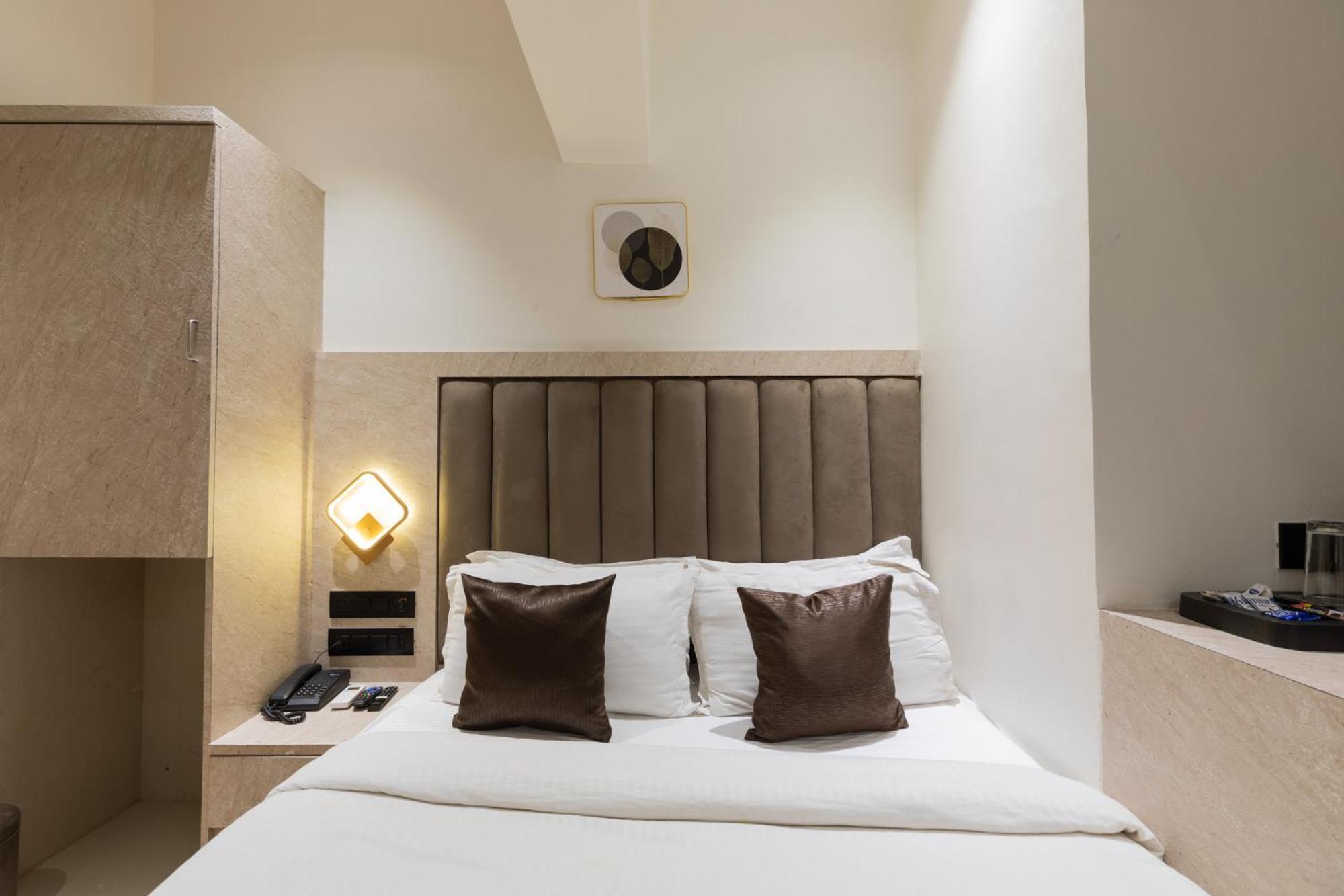 Hotel Larmont Luxury Mumbai Exterior photo