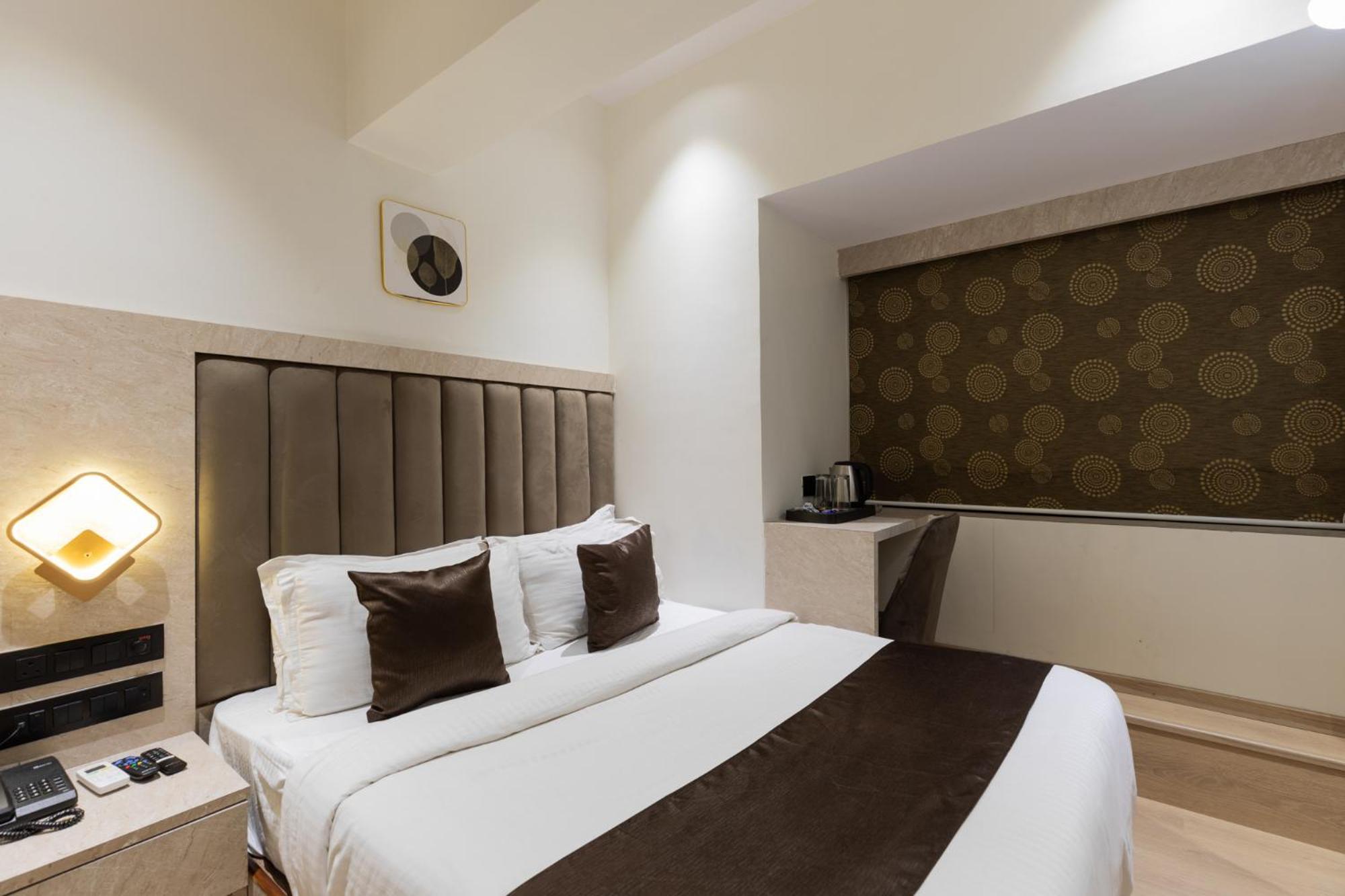 Hotel Larmont Luxury Mumbai Exterior photo