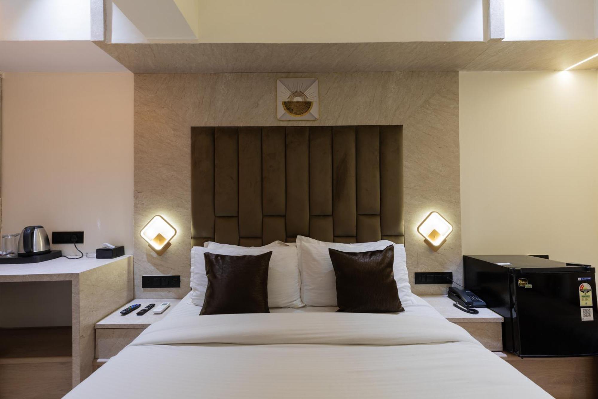 Hotel Larmont Luxury Mumbai Exterior photo